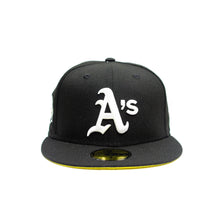 Load image into Gallery viewer, NEW ERA OAKLAND A&#39;S COLLEGE CAP: BLACK/YELLOW